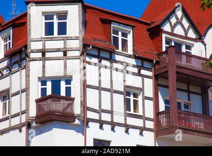 Vecchia casa in legno e muratura situato nel Zelenogradsk (ex Cranz), la Russia. Foto Stock