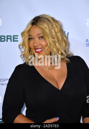 BURBANK, CA. 29 settembre 2016: attrice Kym Whitley all'autismo parla La Vie en Blue Gala di moda alla Warner Bros Studios, Burbank. © 2016 Paul Smith / Featureflash Foto Stock