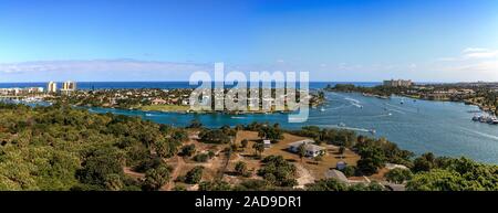 Vista aerea del Fiume Loxahatchee dall'ingresso di Giove il faro in Jupiter, Florida. Foto Stock