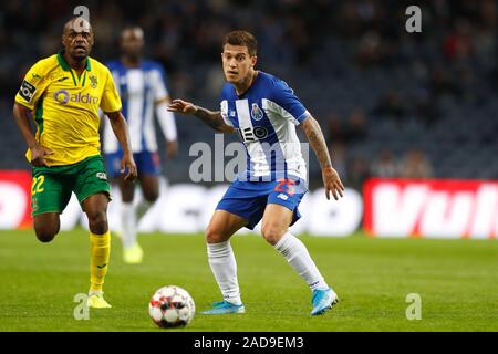 Porto, Portogallo. 2° dic, 2019. Otavio (Porto) Calcio/Calcetto : Portogallo "Liga nn.' match tra FC Porto 2-0 FC Pacos de Ferreira all'Estadio do Dragao di Porto, Portogallo . Credito: Mutsu Kawamori/AFLO/Alamy Live News Foto Stock