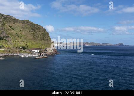 Città costiera, Machico, peninsular Ponta de Sao Lourenco, Madeira, Portogallo, Europa Foto Stock