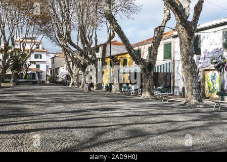 Ristorante, città costiera, Machico, Madeira, Portogallo, Europa Foto Stock