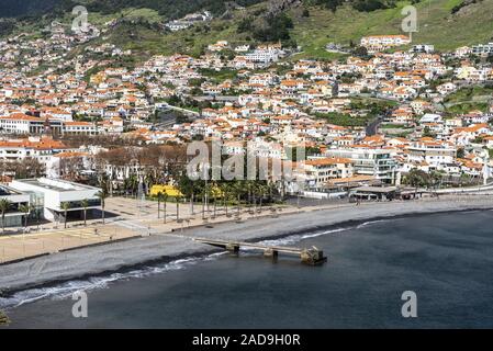 Città costiera, Machico, east coast, Madeira, Portogallo, Europa Foto Stock