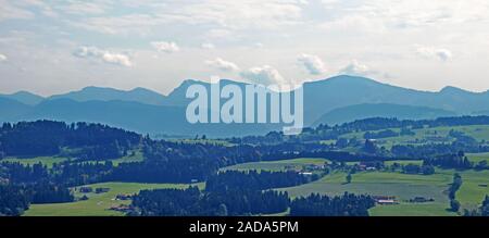 Vista delle alpi in Sulzberg, Foresta di Bregenz, Austria Foto Stock