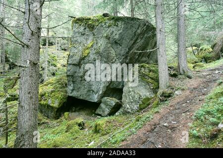 Le rocce enormi nella frana area vicino Wiklen Alpi Ötztaler, Austria Foto Stock