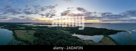 Tramonto lungo la spiaggia al punto Towd in Southampton, Long Island, New York. Foto Stock