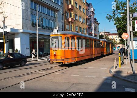 Sofia / Bulgaria - 13 LUG 2015: il tram in Sofia Bulgaria Foto Stock