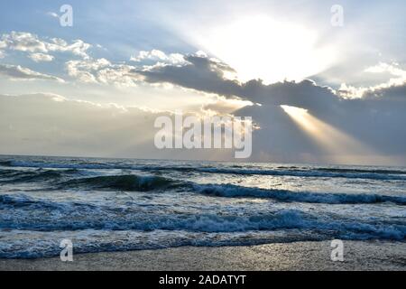 Bellissimo tramonto sul mare Foto Stock