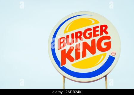 Tyumen, Russia-October 03, 2019: Burger King, spesso abbreviato come BK, è una catena globale di hamburger fast food e ristoranti,Stati Uniti. Il fast food c Foto Stock