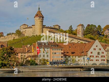 Città vecchia di Schaffhausen con fortezza Munot, Svizzera Foto Stock