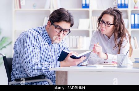 I disabili studente e di preparazione per gli esami di college Foto Stock