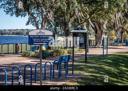 Il parco della città sul lago di Minneola vicino al centro storico di Clermont, Florida. (USA) Foto Stock