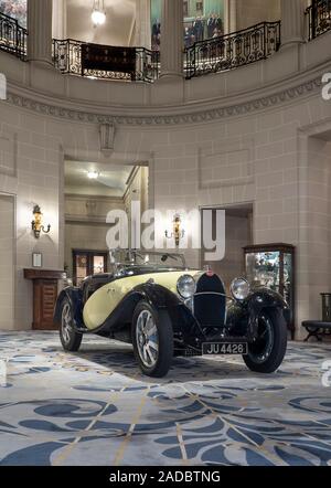 1932 Bugatti 55 Roadster in esposizione presso il Royal Automobile Club Pall Mall London REGNO UNITO Foto Stock