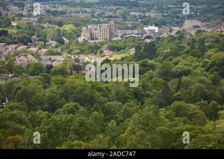 Glossop città mercato, High Peak, Derbyshire, in Inghilterra. Howard mulini nel centro città visto dalla a57 snake pass Foto Stock