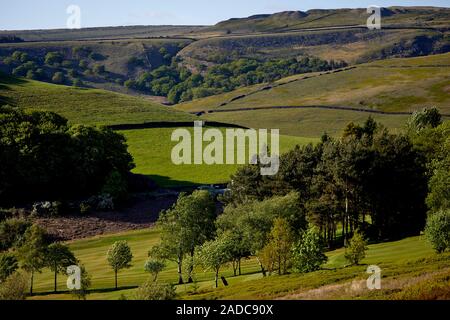 Glossop città mercato, il picco elevato, Derbyshire, Inghilterra. campagna sopra la città Foto Stock