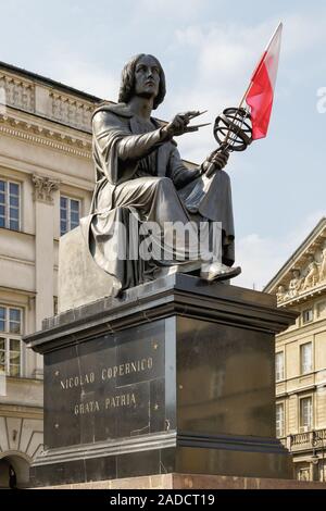 Varsavia, Polonia, maggio 03.2016 - Vista di Nicolò Copernico Monumento a Varsavia. La gigantesca statua e il suo modello di sistema solare onore il polo nativa che d Foto Stock