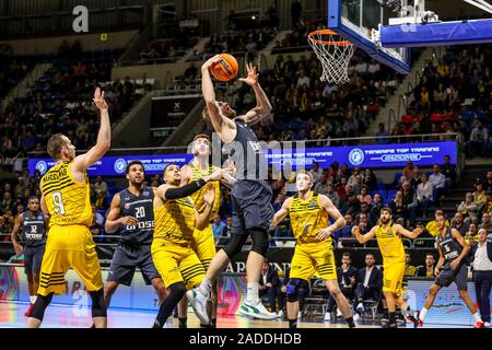 Tenerife, Italia. 3 dicembre, 2019. christian sengfelder (brose bamberg) conquista rimbalzo delle nazioni unite in actionduring Iberostar Tenerife vs Bamberg, Basket Champions League in Tenerife, Italia, 03 Dicembre 2019 - LPS/Davide Di Lalla Credito: Davide Di Lalla/LP/ZUMA filo/Alamy Live News Foto Stock