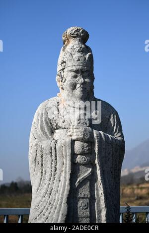 Xi'an. 3 dicembre, 2019. Foto scattata a dicembre 3, 2019 mostra la statua di pietra a Chongling mausoleo dell'Imperatore Dezong della dinastia Tang (618-907) di Cuo"e Montagna di Jingyang county, Cina nord-occidentale della provincia di Shaanxi. Credito: Li Yibo/Xinhua/Alamy Live News Foto Stock