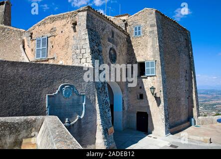 Santuari monastero de Sant Salvador sulla sommità di una collina Puig de Sant Salvador, fondata nel 1342, Felanitx, Maiorca, isole Baleari, Spagna Foto Stock