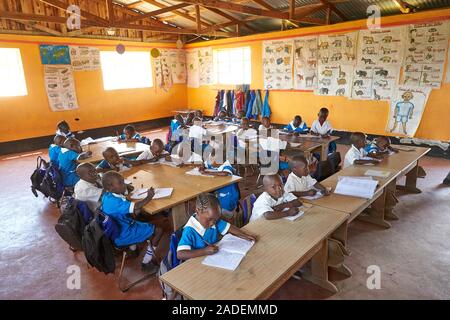 Gli studenti in età prescolare durante le lezioni, Mirisa-Academy, Nakuru, Kenya Foto Stock