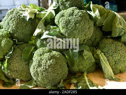 Mercato ortofrutticolo. Mercato alimentare di Marsaxlokk, Malta. La frutta e la verdura fresca in street market alimentare. Cibo sano. Uno stile di vita sano concetto.Var Foto Stock