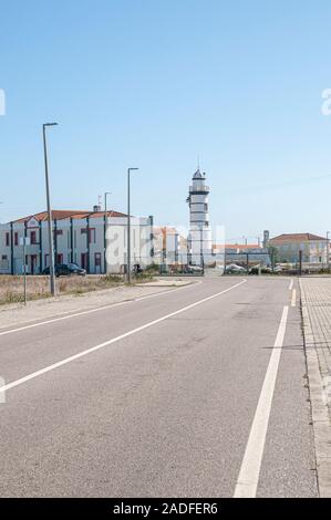 Faro di Forte de Barra, Aveiro, Portogallo all'ingresso del laguna di Aveiro Foto Stock