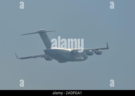 A Saigon, Vietnam - Nov 29, 2019. Australia Royal Air Force Boeing C-17A Globemaster III il decollo dall'Aeroporto Tan Son Nhat (SGN). Foto Stock