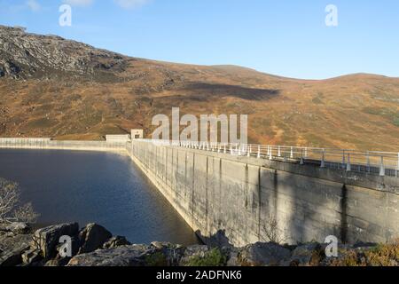 Loch Mullardoch diga idroelettrica, Glen Cannich, altopiani, Scozia Foto Stock