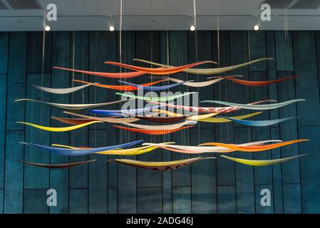 Colorato mobili pensili nella lobby del Columbus Museum of Art di Columbus, Ohio, Stati Uniti d'America Foto Stock