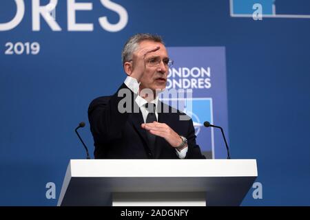 Watford, Regno Unito. 04 Dic, 2019. Il Segretario Generale della NATO Jens Stoltenberg dà una conferenza stampa in occasione del settantesimo anniversario del vertice della Nato a Grove nel Hertfordshire Mercoledì, Dicembre 04, 2019. Foto di Hugo Philpott/UPI Credito: UPI/Alamy Live News Foto Stock