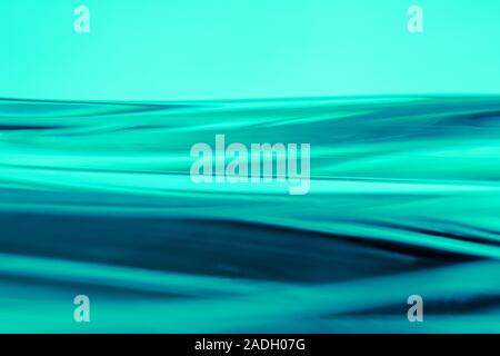 Abstract sfocato morbido futuristico focalizzato sullo sfondo ondulate. Alla moda colori menta concetto. Foto Stock