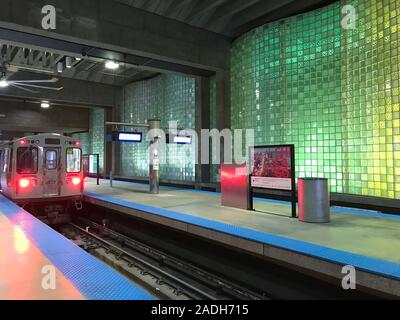 CTA Terminal presso l'Aeroporto O'Hare di Chicago, Illinois. Murphy/Jahn Studio di Architettura design Foto Stock