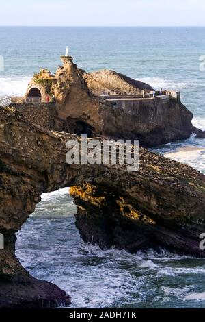 Rocher de la Vierge - Holly Vergine Rock, Biarritz, Pyrénées-Atlantiques, Pyrenees-Atlantique, Francia Foto Stock