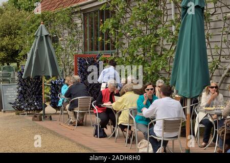 Il Salto di lepre/ristorante cafe, WYKEN vigneti, Stanton, vicino a Bury St Edmunds, Suffolk, East Anglia, England, Regno Unito Foto Stock