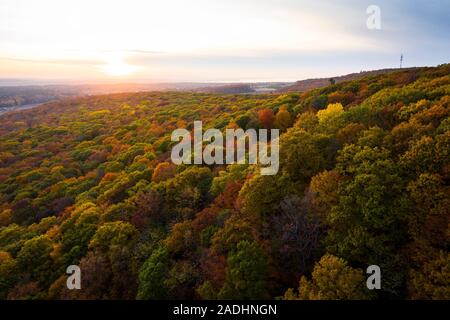 Bella vista aerea di colori autunnali tramonto Foto Stock