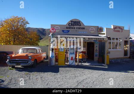 Tre stazioni di servizio delle insenature. Burkes Pass. Percorso alternativo te Araroa Trail. Autostrada Statale 8. South Island. Nuova Zelanda Foto Stock