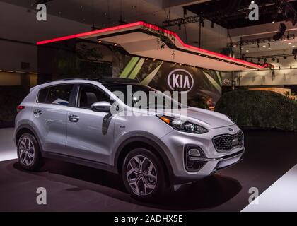 LOS ANGELES, CA/STATI UNITI D'America - 20 novembre 2019: un Kia Sportage SUV presso il Los Angeles Auto Show. Foto Stock