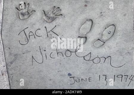 Los Angeles, California - 06 Settembre 2019: a mano e le orme di attore Jack Nicholson in Grauman's Chinese Theater e il piazzale antistante, Hollywood. Foto Stock