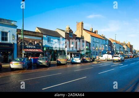 Il lato nord della High Street Northallerton North Yorkshire Regno Unito in inverno Foto Stock