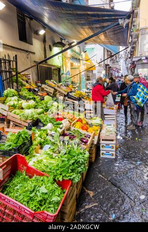 Mercantino della Pignasecca, Pignasecca street market, Quartieri Spagnoli, Napoli, Italia Foto Stock