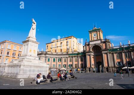 Dante memorial statua, Piazza Dante, Napoli, Italia Foto Stock