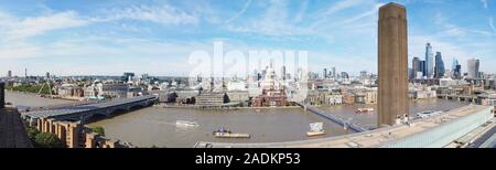 Londra - CIRCA NEL SETTEMBRE 2019: ampia vista panoramica sullo skyline di Londra, ad alta risoluzione Foto Stock