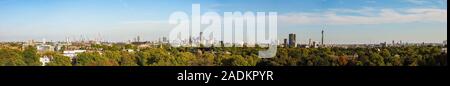 Londra - CIRCA NEL SETTEMBRE 2019: ampia vista panoramica sullo skyline di Londra visto da di Primrose Hill, ad alta risoluzione Foto Stock