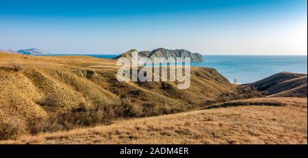 Viste del Cape camaleonte e Koktebel Bay, il litorale del Mar Nero in Crimea Foto Stock