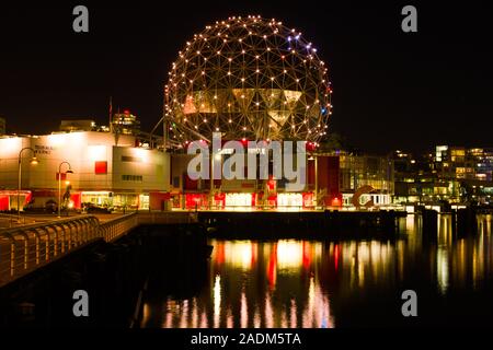 Science World di notte a Vancouver, British Columbia, Canada Foto Stock