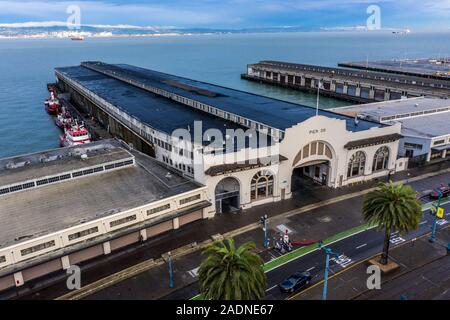 Pier 24 galleria di fotografia (e Pier 26), Embarcadero, San Francisco, CA, Stati Uniti d'America Foto Stock