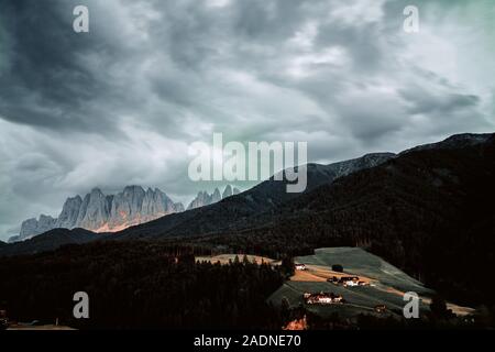 Vista del Geisler, Dolomiti. Foto Stock