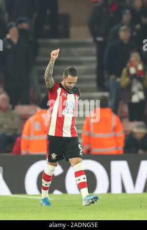 SOUTHAMPTON, Inghilterra - dicembre 4th Southampton avanti Danny Ings festeggia dopo aver segnato il loro primo obiettivo durante il match di Premier League tra Southampton e Norwich City presso il St Mary's Stadium, Southampton il Mercoledì 4 dicembre 2019. (Credit: Jon Bromley | MI News) solo uso editoriale Credito: MI News & Sport /Alamy Live News Foto Stock