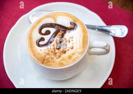 Cappuccino al caffè Pushkin a Mosca, Russia Foto Stock