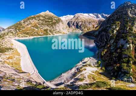 Gelmer lago vicino dal Grimselpass nelle Alpi svizzere, Gelmersee, Svizzera. Foto Stock
